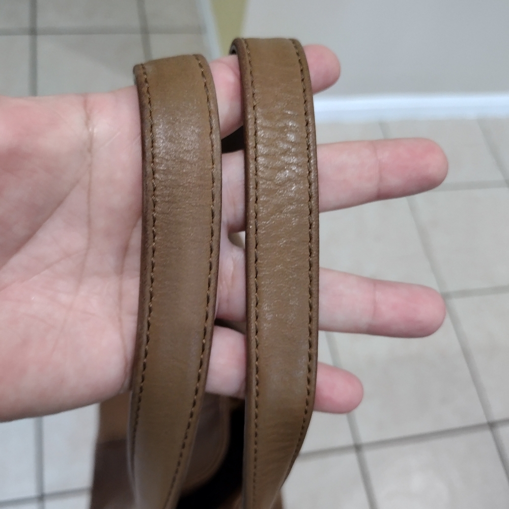 Tory Burch Hannah Pocket Hobo in Sand - Picture 15 of 15